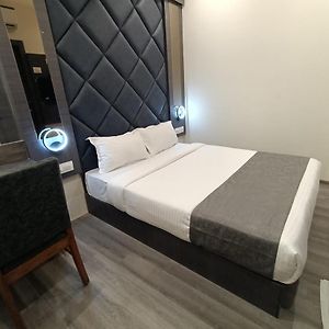 Hotel Classio Andheri - Near Dn Nagar Metro Station